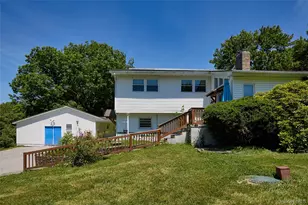17 Derick Dr, Fishkill, NY 12524 - Photo 4