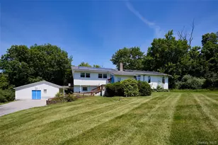 17 Derick Dr, Fishkill, NY 12524 - Photo 2