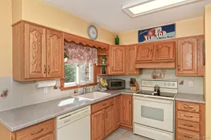 21 Craig Dr, South Huntington, NY 11746 - Photo 8