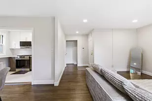 16 Edwards St, Roslyn Heights, NY 11577 - Photo 2