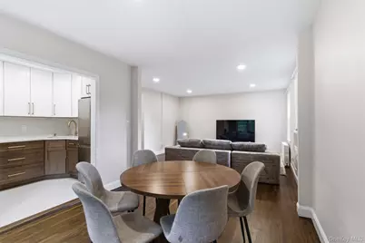 16 Edwards Street #3F, Roslyn Heights, NY 11577 - Photo 4