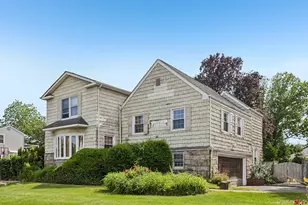 1304 Harbor Rd, Hewlett, NY 11557 - Photo 2