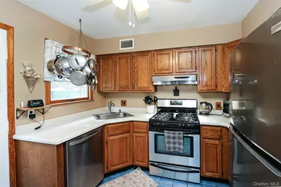 1372 Pine Drive, Bay Shore, NY 11706 - Photo 12