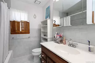 1372 Pine Dr, Bay Shore, NY 11706 - Photo 28