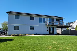 23 Dalny Pl, Sayville, NY 11782 - Photo 4