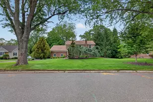12 Wildwood Dr, Dix Hills, NY 11746 - Photo 36