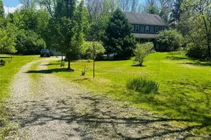 633 Winterton Rd, Bloomingburg, NY 12721 - Photo 2