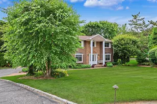 39 Tamara Ct, Melville, NY 11747 - Photo 2