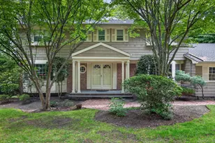 19 Seward Dr, Woodbury, NY 11797 - Photo 2