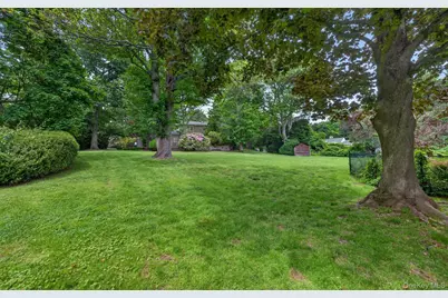19 Seward Drive, Woodbury, NY 11797 - Photo 34