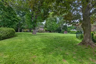 19 Seward Dr, Woodbury, NY 11797 - Photo 34