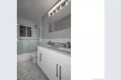 9 Williams Boulevard #5-2L, Lake Grove, NY 11755 - Photo 8