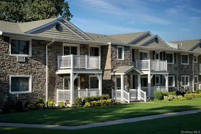 9 Williams Boulevard #5-2L, Lake Grove, NY 11755 - Photo 1