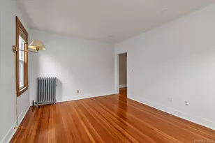 23 Thompson Pl, Lynbrook, NY 11563 - Photo 2