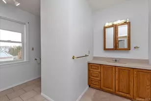 23 Thompson Pl, Lynbrook, NY 11563 - Photo 6