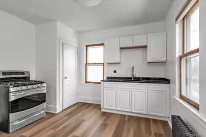 23 Thompson Place #2, Lynbrook, NY 11563 - Photo 4