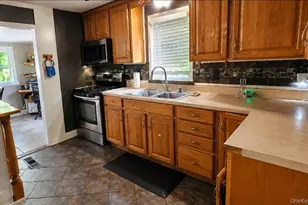 64 Crestwood Blvd, Poughkeepsie, NY 12603 - Photo 4