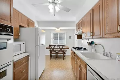 205 Villa Avenue, Deer Park, NY 11729 - Photo 6