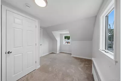 986 Cayuga Road, West Hempstead, NY 11552 - Photo 22