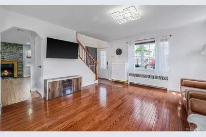 2454 Jefferson Street, East Meadow, NY 11554 - Photo 6