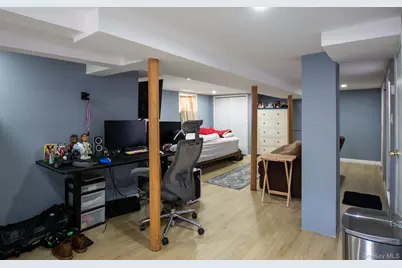 51 Hoffman Street, Franklin Square, NY 11010 - Photo 18