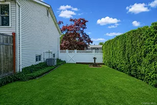 129 Sherman St, Brentwood, NY 11717 - Photo 28