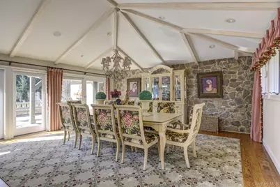 121 Laurel Lane, Syosset, NY 11791 - Photo 6