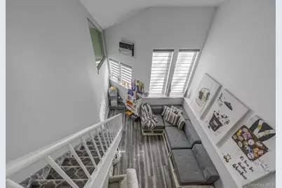 121 Laurel Lane, Syosset, NY 11791 - Photo 20
