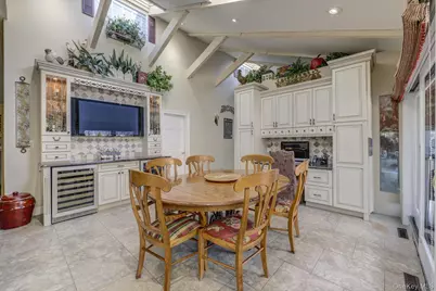 121 Laurel Lane, Syosset, NY 11791 - Photo 10