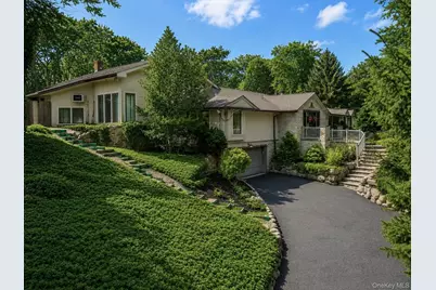 121 Laurel Lane, Syosset, NY 11791 - Photo 36