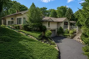 121 Laurel Ln, Syosset, NY 11791 - Photo 36