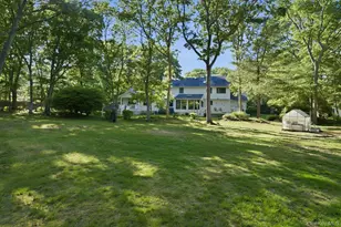 8 Lorraine Ct, Medford, NY 11763 - Photo 10