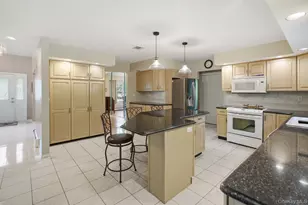 8 Lorraine Ct, Medford, NY 11763 - Photo 18