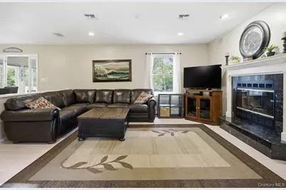 8 Lorraine Court, Medford, NY 11763 - Photo 16