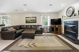 8 Lorraine Ct, Medford, NY 11763 - Photo 16