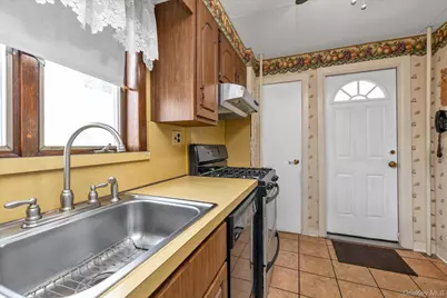 18 W Melrose Street, Valley Stream, NY 11580 - Photo 10
