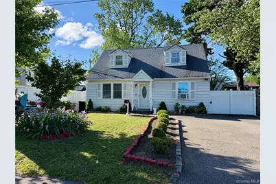 19 3rd Street, Lindenhurst, NY 11757 - Photo 2