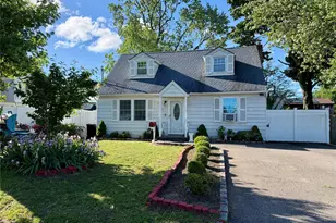 19 3rd St, Lindenhurst, NY 11757 - Photo 2