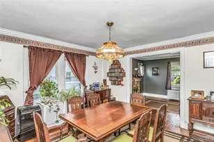 38 MacGregor Ave, Roslyn Heights, NY 11577 - Photo 8