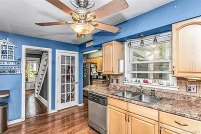 38 Macgregor Avenue, Roslyn Heights, NY 11577 - Photo 10
