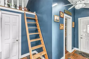 38 MacGregor Ave, Roslyn Heights, NY 11577 - Photo 4