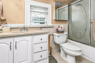 38 MacGregor Ave, Roslyn Heights, NY 11577 - Photo 16