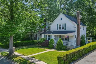 38 MacGregor Ave, Roslyn Heights, NY 11577 - Photo 2