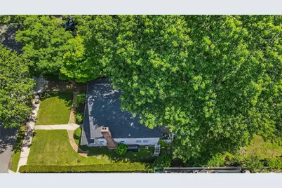 38 Macgregor Avenue, Roslyn Heights, NY 11577 - Photo 20