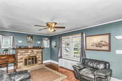 38 Macgregor Avenue, Roslyn Heights, NY 11577 - Photo 6