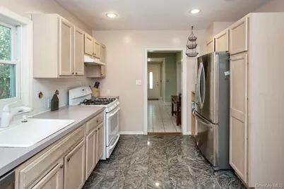 81 Summers Street, Oyster Bay, NY 11771 - Photo 8
