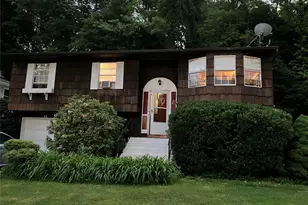 11 Harmony Ln, Glen Cove, NY 11542 - Photo 2