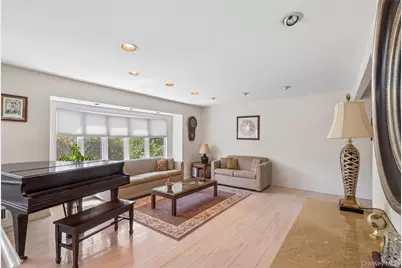 20 Melbourne Lane, Old Bethpage, NY 11804 - Photo 6