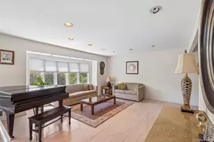 20 Melbourne Ln, Old Bethpage, NY 11804 - Photo 6