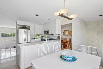 20 Melbourne Lane, Old Bethpage, NY 11804 - Photo 10